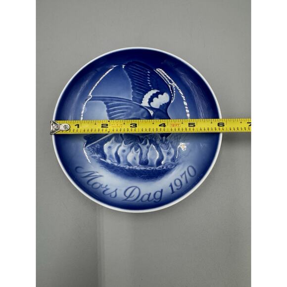 Vintage 1970 Royal Copenhagen Mother’s Day Plate 6” - Picture 2 of 5